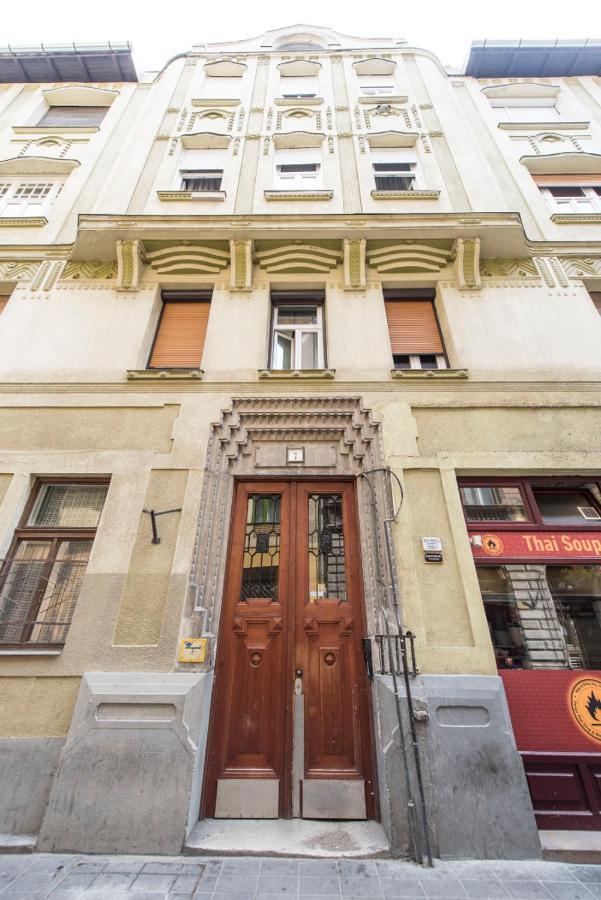 Kaz7 Kazinczy Apartment بودابست المظهر الخارجي الصورة